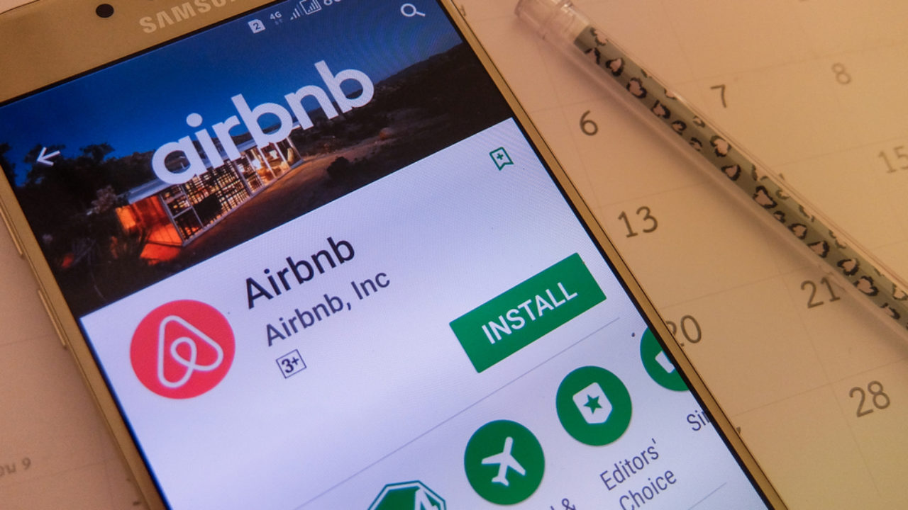 Europa exige más claridad a Airbnb sobre el precio final de la reserva -  TecnoHotel