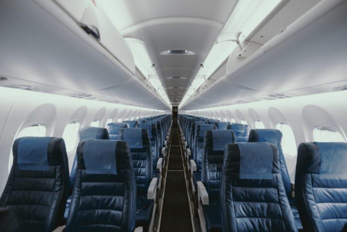turistas internacionales avión vacío crisis del coronavirus recesión turística