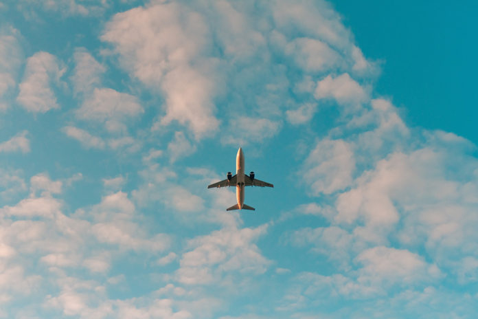 La búsqueda mundial de viajes aéreos roza los niveles de 2019